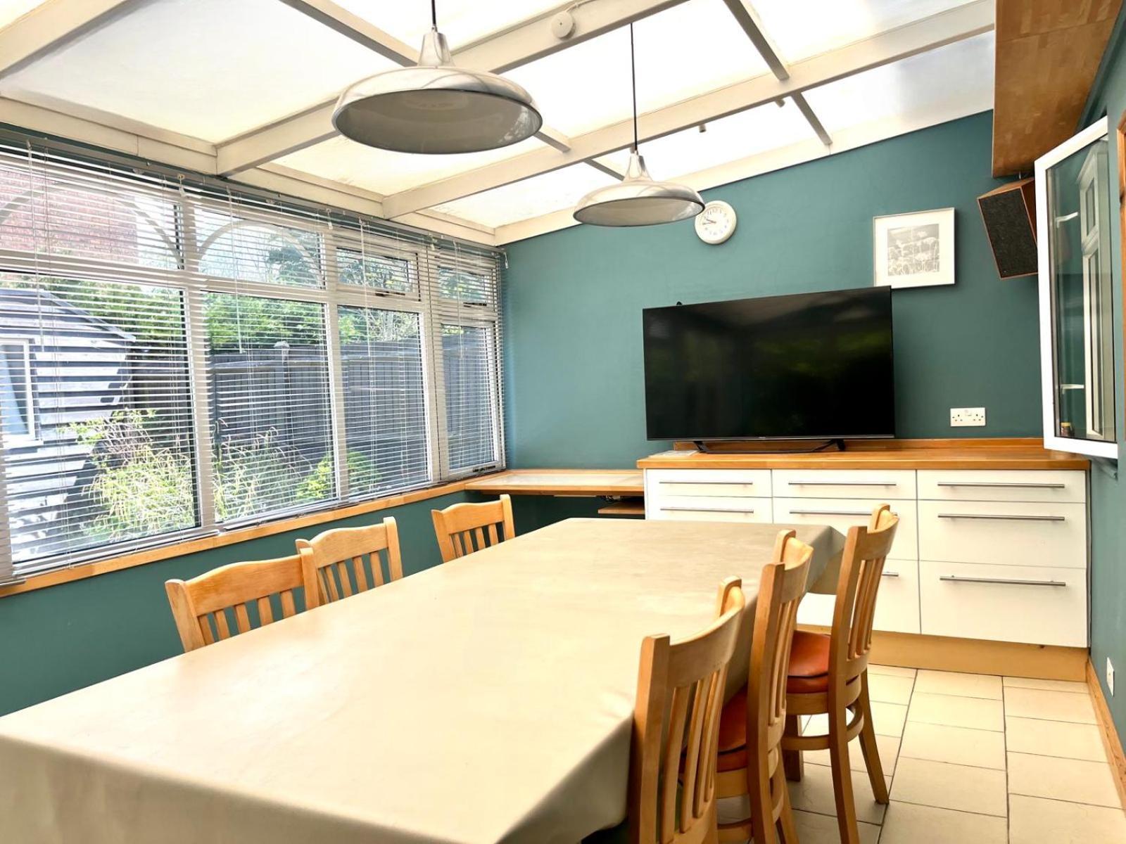 Lopez Home Crawley Ifield Buitenkant foto