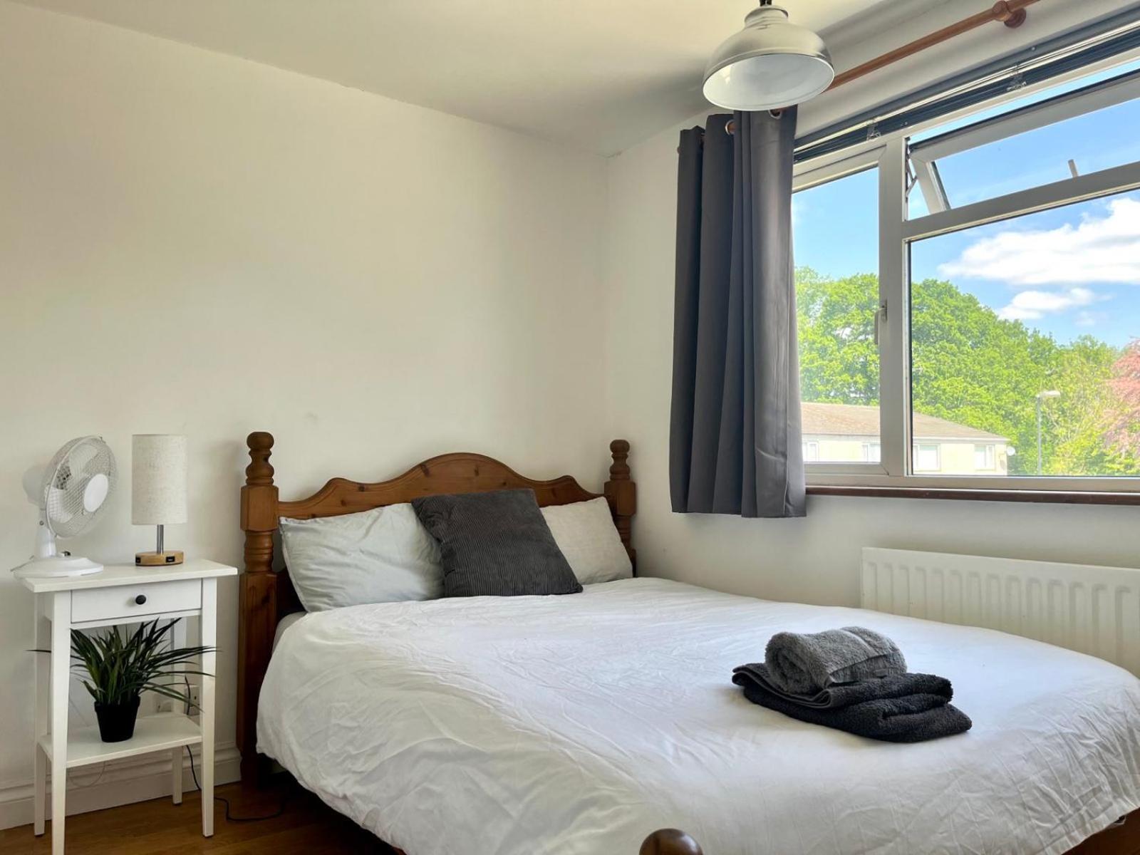Lopez Home Crawley Ifield Buitenkant foto